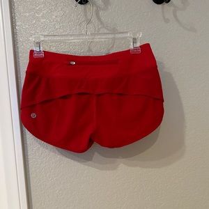 Lululemon speedup size 2, low rise 2.5” inseam
